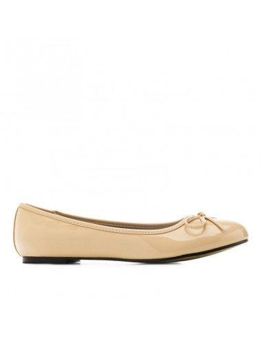 Ballerina in vernice beige con fiocchetto